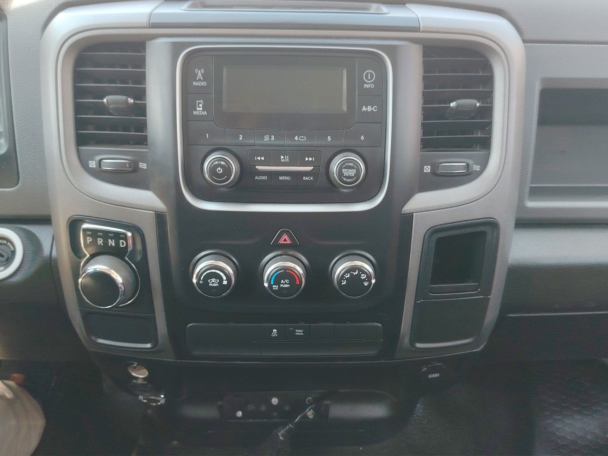 2020 RAM 1500 4 PTS CREW CAB SLT V6 36L TA 4X4