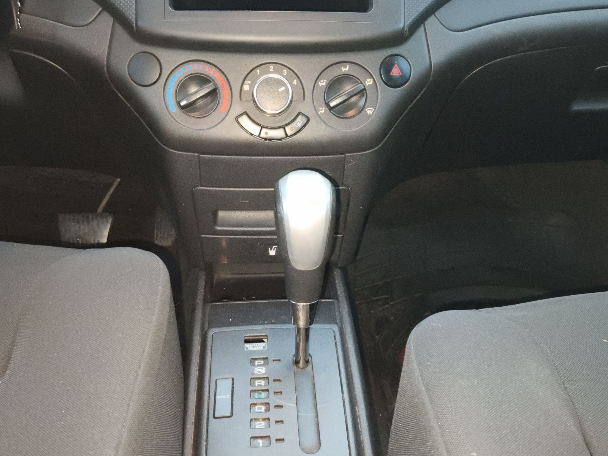 2016 Chevrolet AVEO 4 PTS LS TA AAC CD R-14