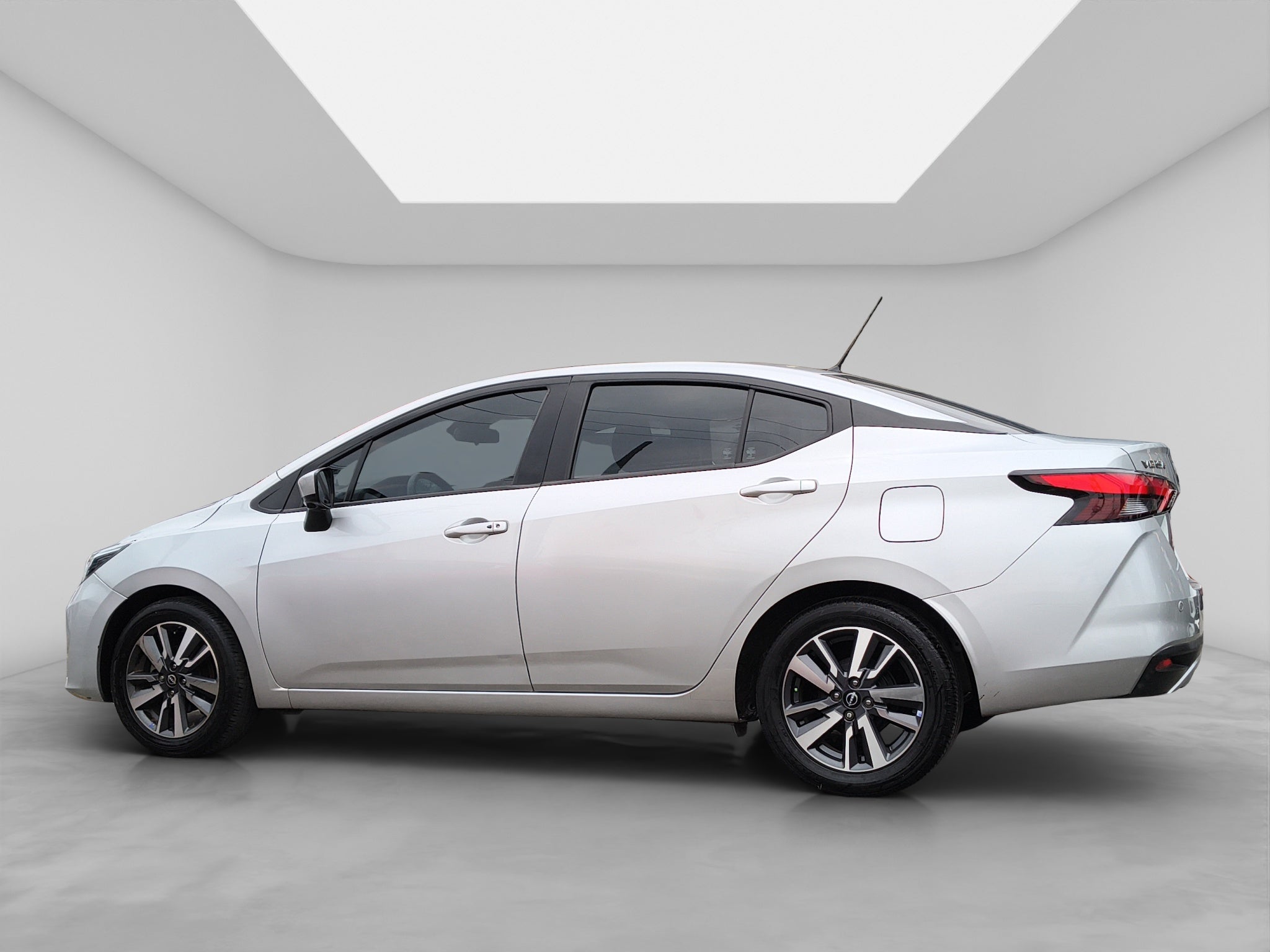 2024 Nissan VERSA 4P ADVANCE L41.6 AUT