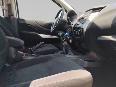 2020 Nissan NP300 4 PTS PICK-UP DOBLE CABINA SE TM6 AAC CD VE