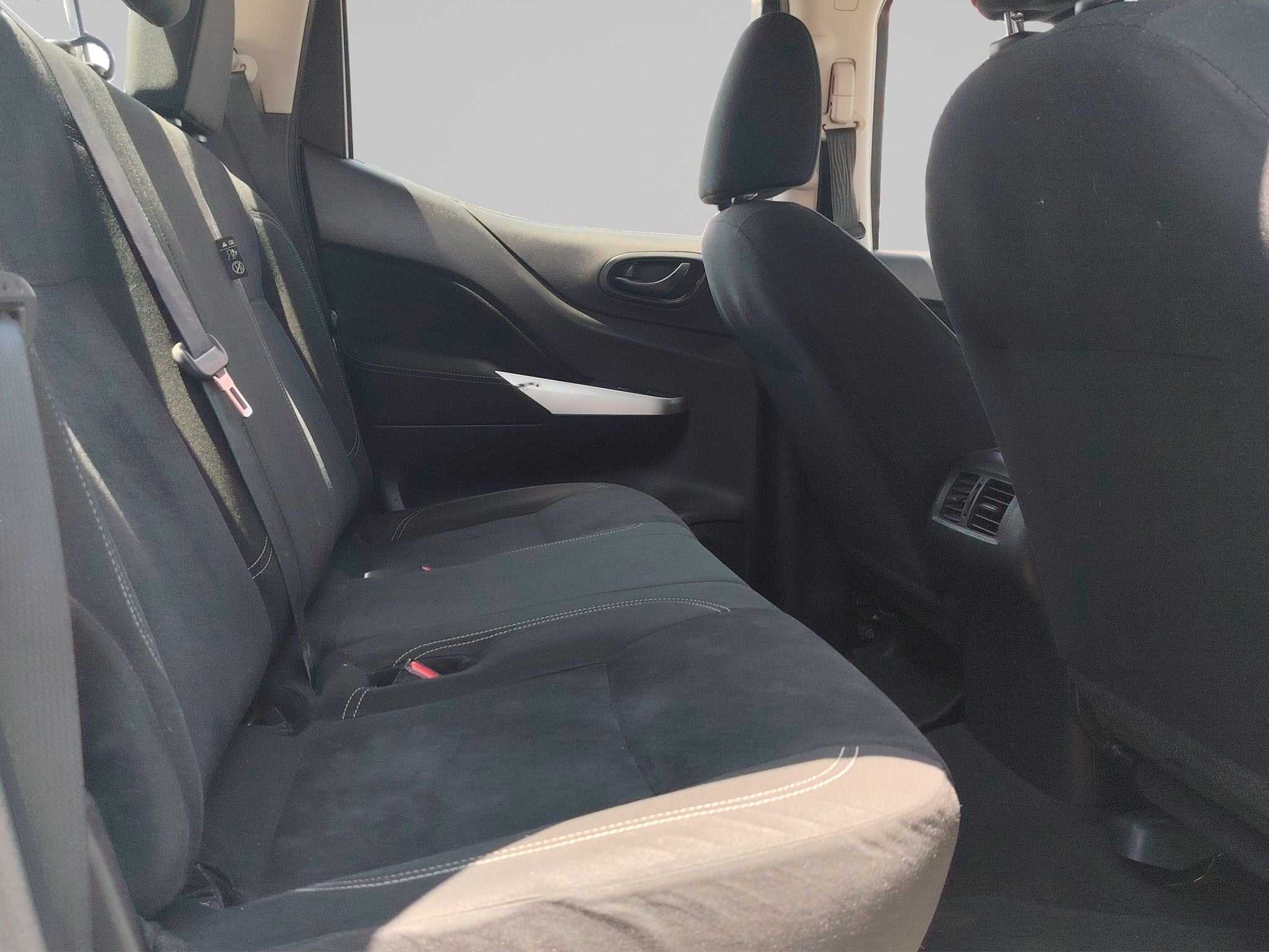 2020 Nissan NP300 4 PTS PICK-UP DOBLE CABINA SE TM6 AAC CD VE