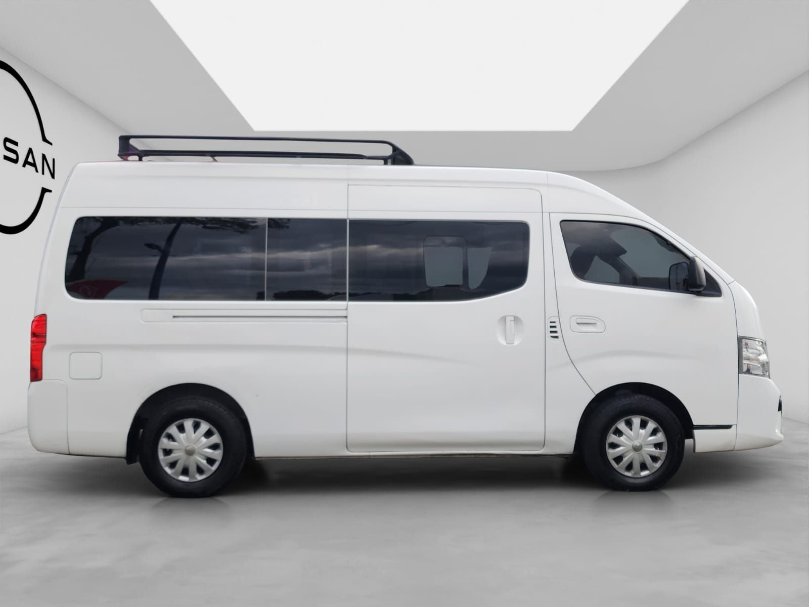 2021 Nissan URVAN 4 PTS AMPLIA TM5 AAC DESEM TRAS 15 PAS