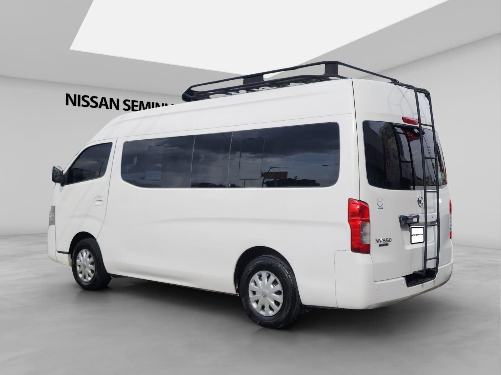 2021 Nissan URVAN 4 PTS AMPLIA TM5 AAC DESEM TRAS 15 PAS