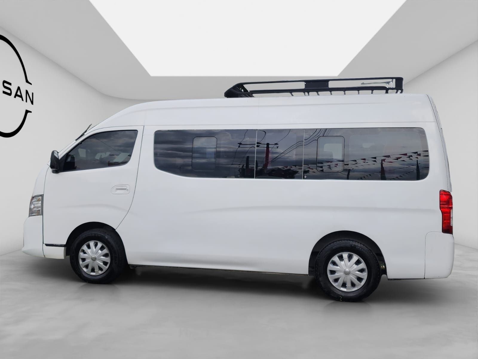 2021 Nissan URVAN 4 PTS AMPLIA TM5 AAC DESEM TRAS 15 PAS