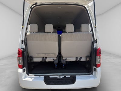 2022 Nissan URVAN 4 PTS AMPLIA TM5 AAC DESEM TRAS 15 PAS