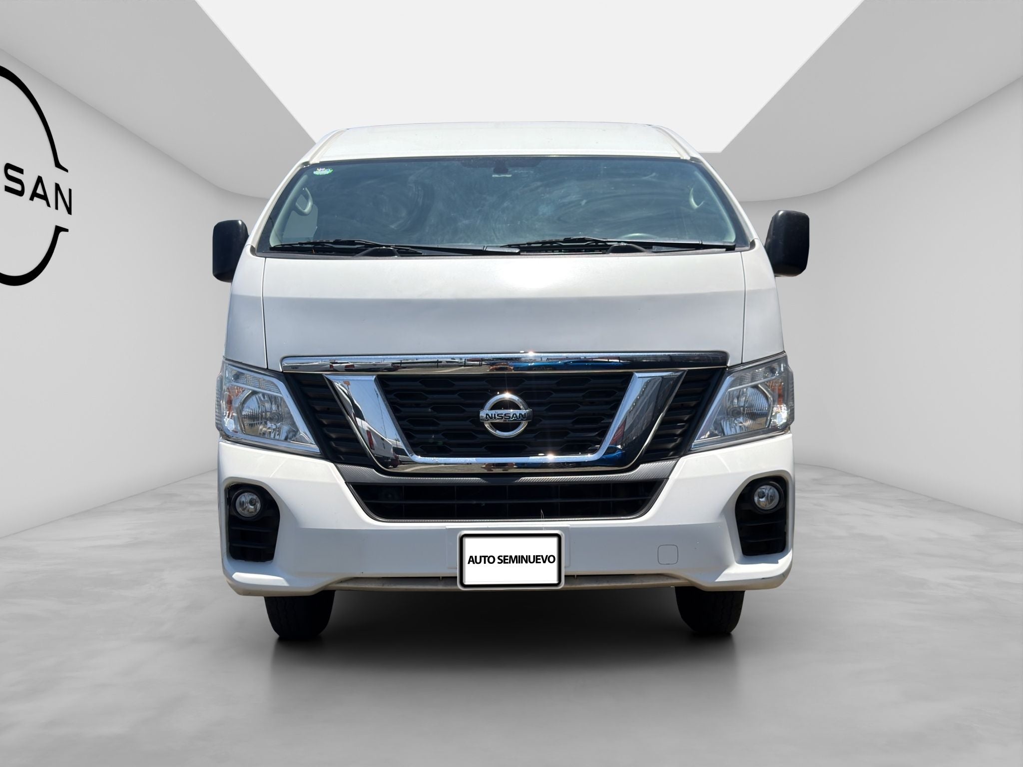 2022 Nissan URVAN 4 PTS AMPLIA TM5 AAC DESEM TRAS 15 PAS
