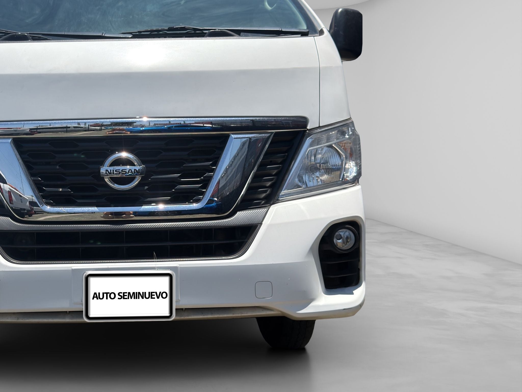 2022 Nissan URVAN 4 PTS AMPLIA TM5 AAC DESEM TRAS 15 PAS