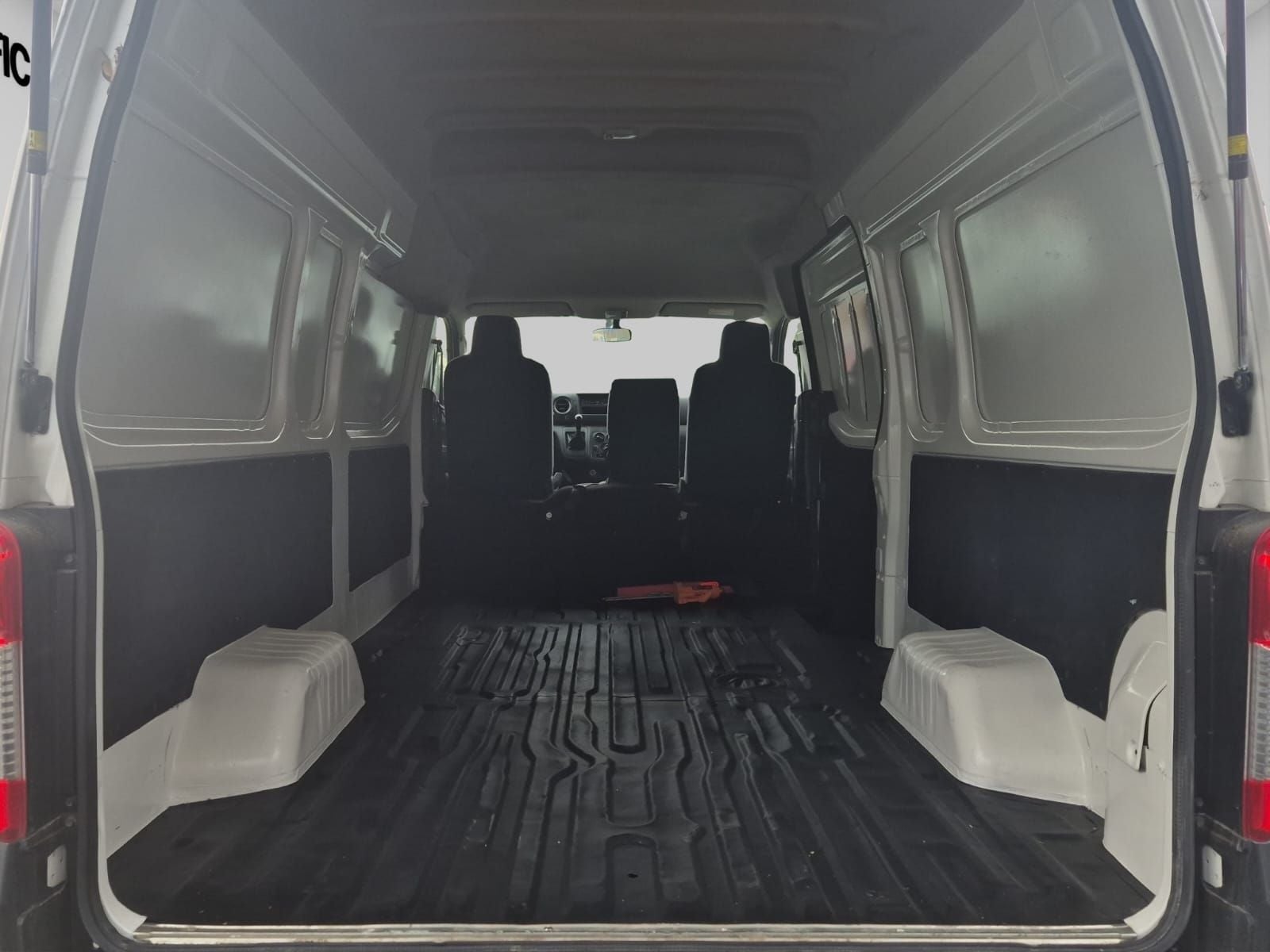 2023 Nissan URVAN 4 PTS AMPLIA TM5 AAC