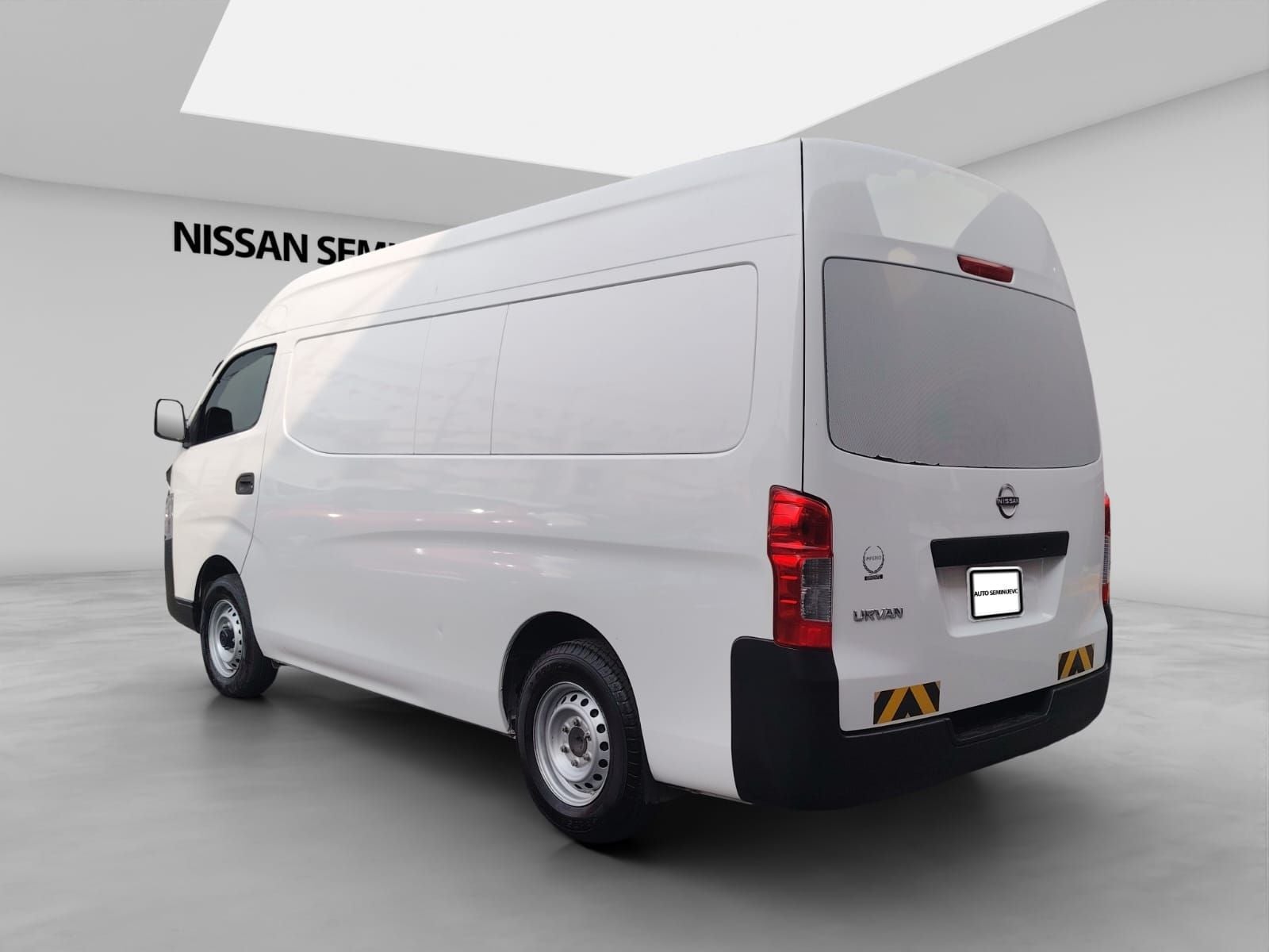 2023 Nissan URVAN 4 PTS AMPLIA VENTANAS TM5