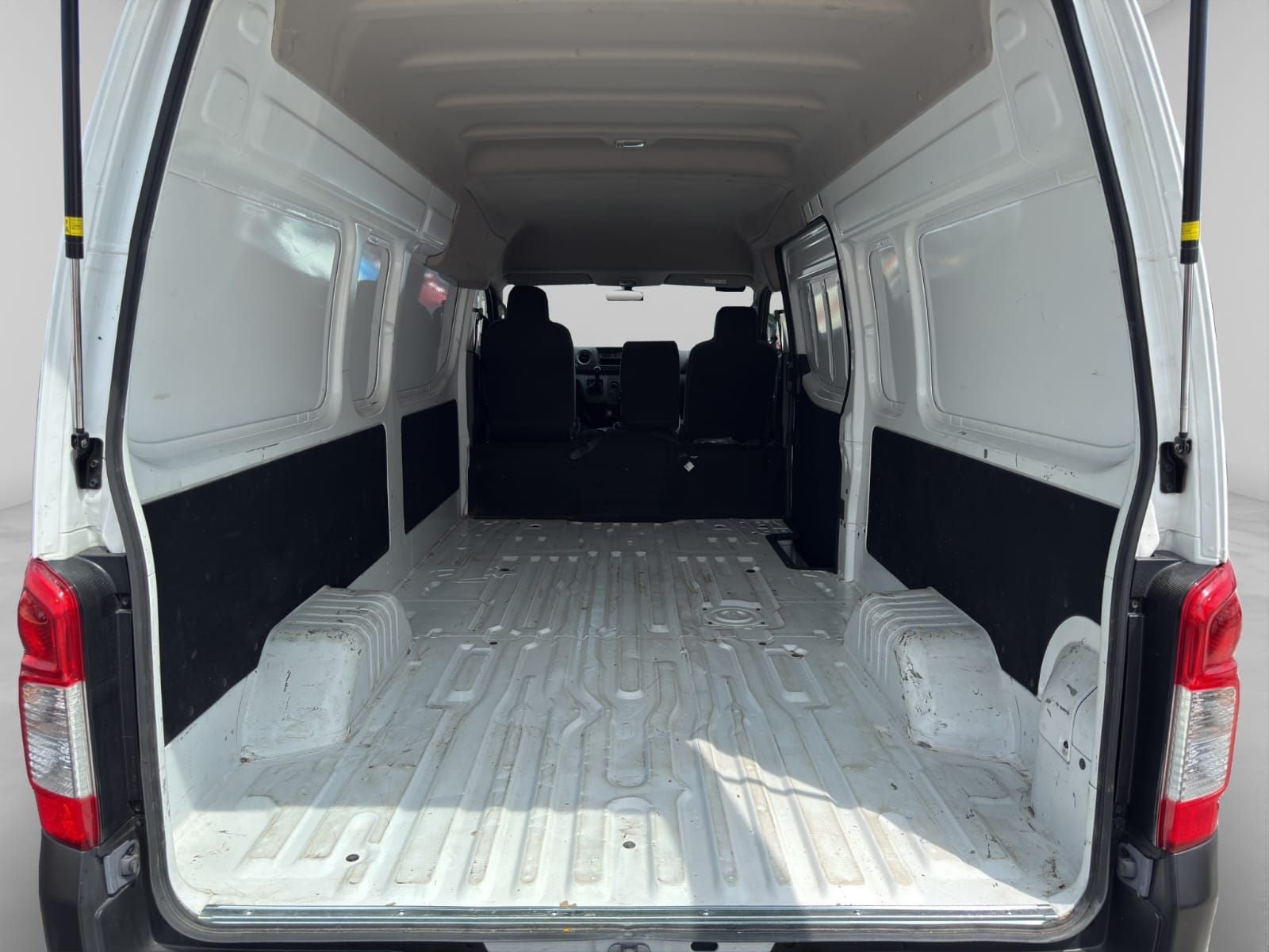 2024 Nissan URVAN 4P AMPLIA L42.5 MAN