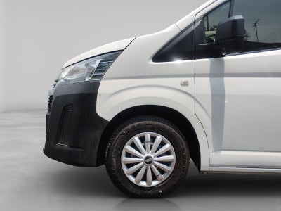 2023 Toyota HIACE 4 PTS DX SUPERLARGA TM5 CVENTANAS