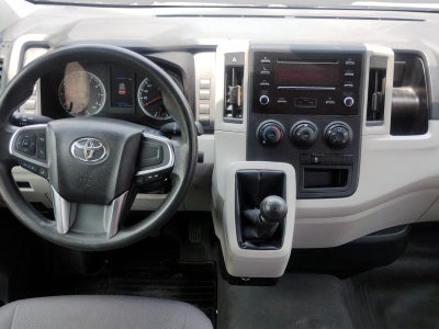 2023 Toyota HIACE 4 PTS DX SUPERLARGA TM5 CVENTANAS