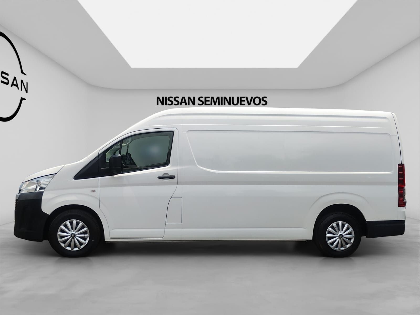 2023 Toyota HIACE 4 PTS DX SUPERLARGA TM5 CVENTANAS