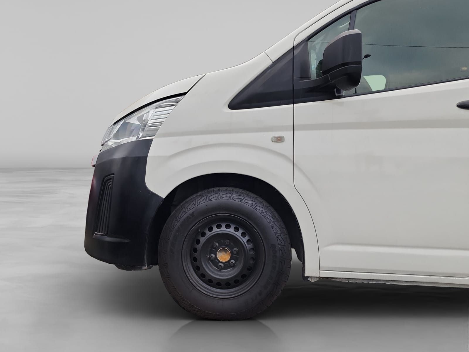 2023 Toyota HIACE 4 PTS DX SUPERLARGA TM5 CVENTANAS