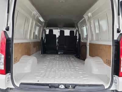 2023 Toyota HIACE 4 PTS DX SUPERLARGA TM5 CVENTANAS