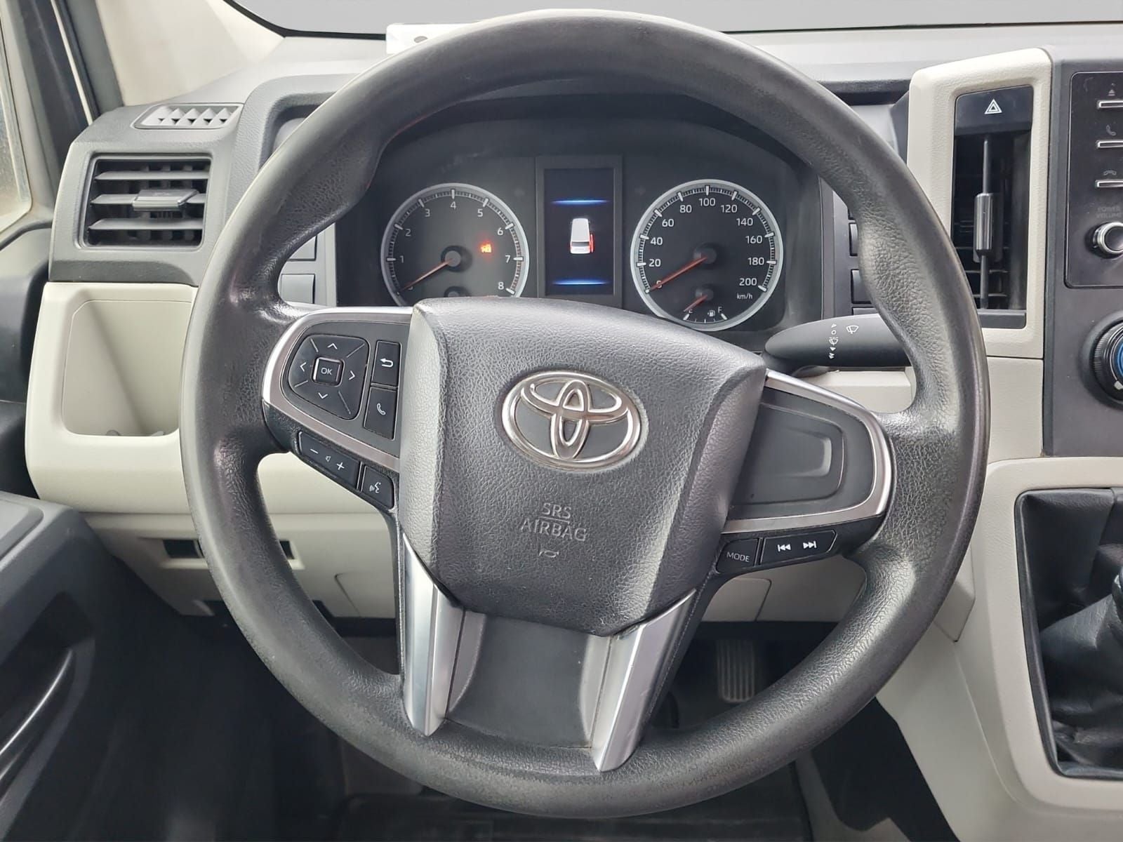 2023 Toyota HIACE 4 PTS DX SUPERLARGA TM5 CVENTANAS