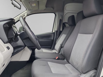2023 Toyota HIACE 4 PTS DX SUPERLARGA TM5 CVENTANAS