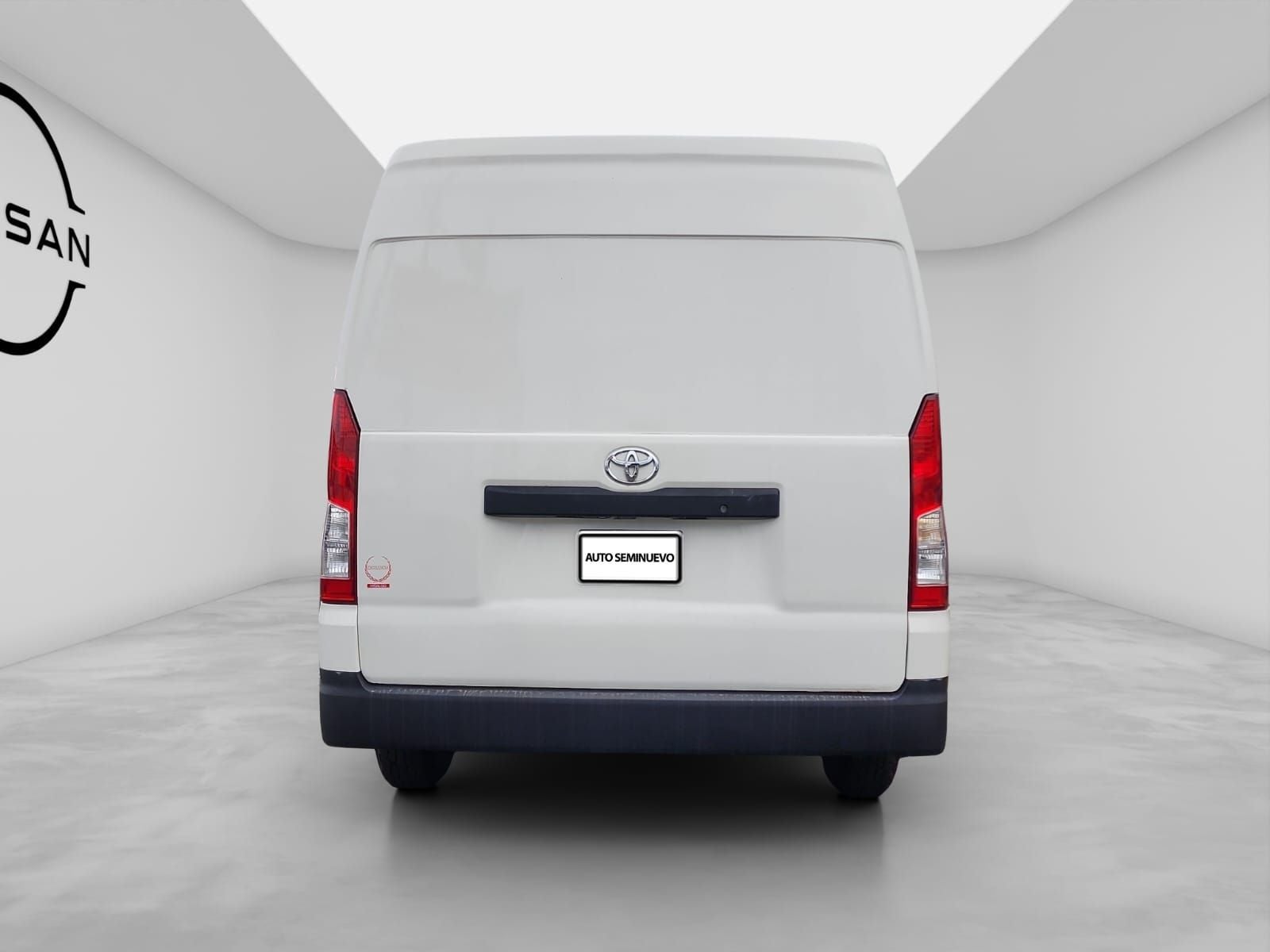2023 Toyota HIACE 4 PTS DX SUPERLARGA TM5 CVENTANAS