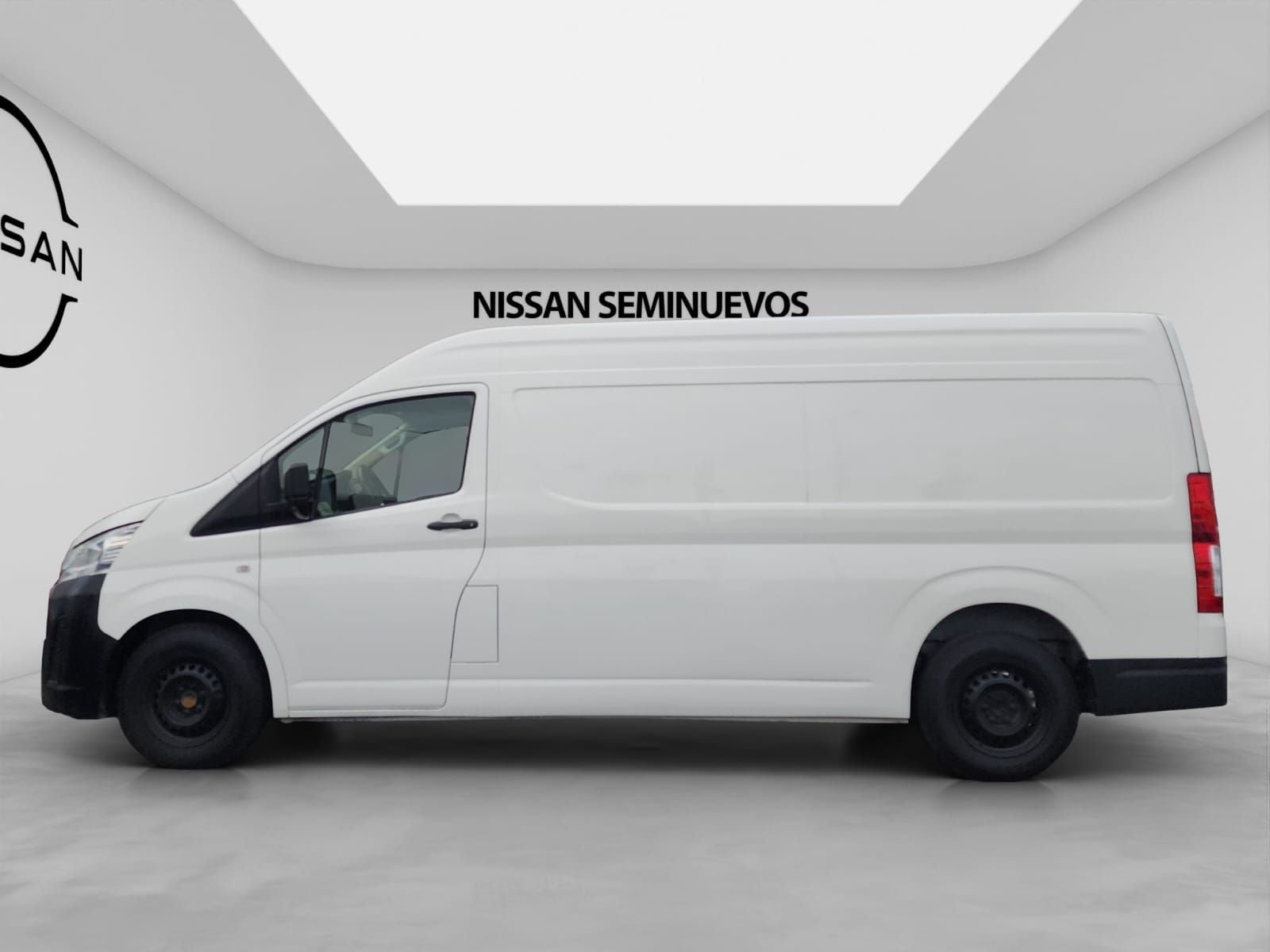 2023 Toyota HIACE 4 PTS DX SUPERLARGA TM5 CVENTANAS