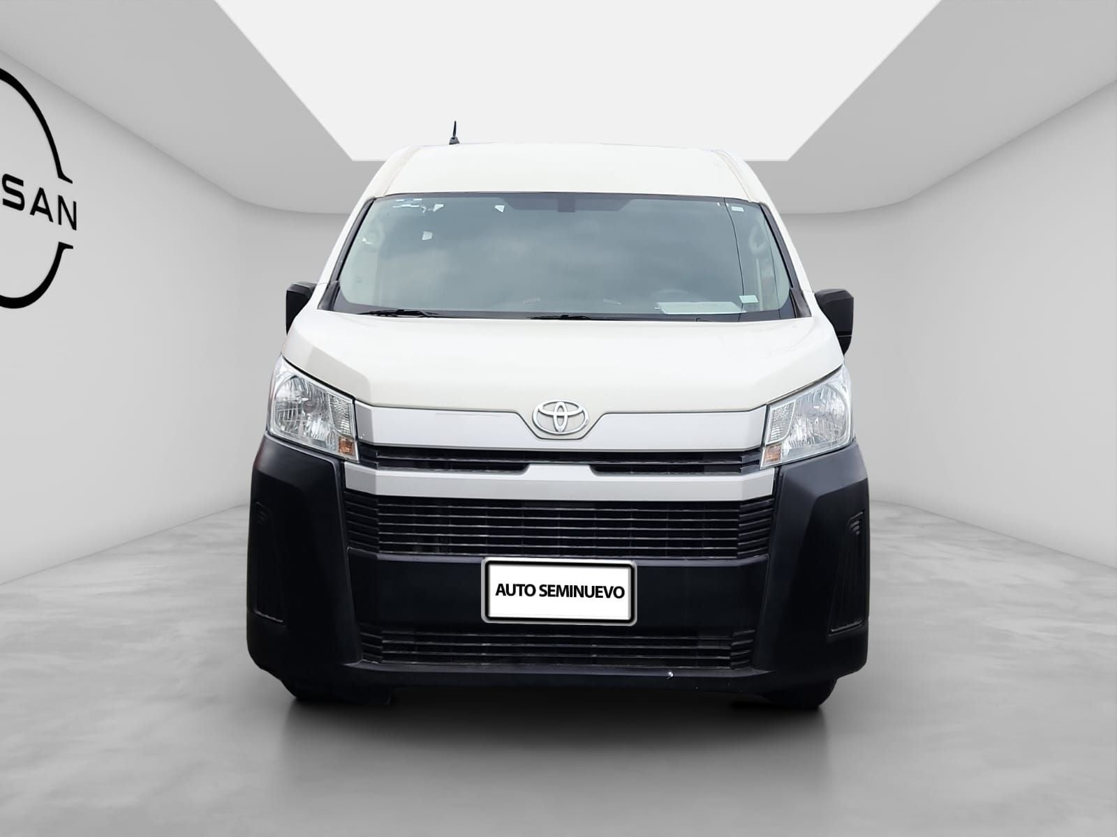 2023 Toyota HIACE 4 PTS DX SUPERLARGA TM5 CVENTANAS