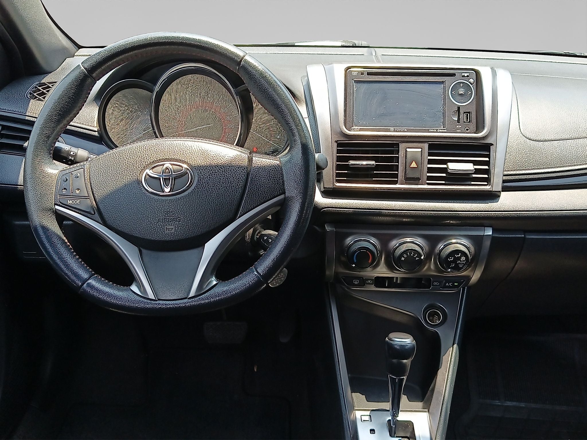 2017 Toyota YARIS 5 PTS HB CORE TA AAC BA R-15
